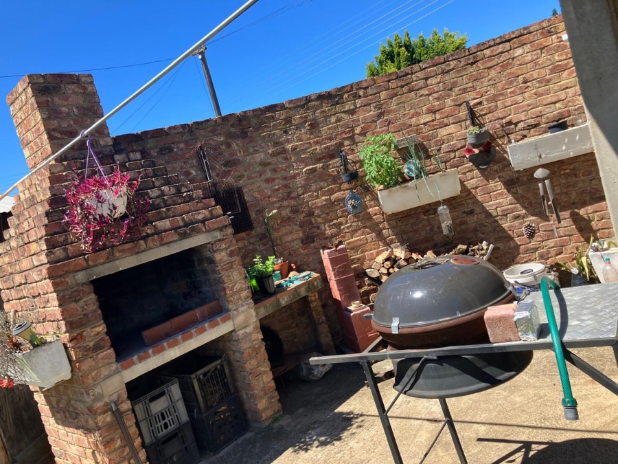 To Let 1 Bedroom Property for Rent in Bothasrus Eastern Cape